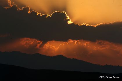 Continúan llegando turistas a observar el lago de lava del Volcán Masaya
