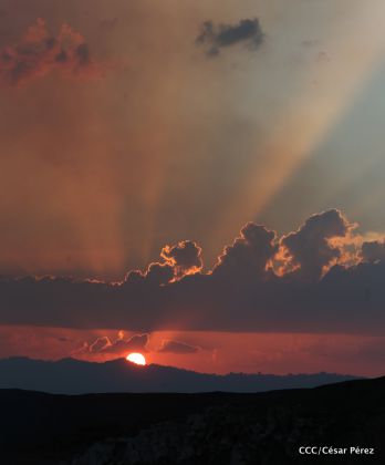 Continúan llegando turistas a observar el lago de lava del Volcán Masaya