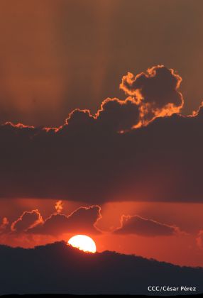 Continúan llegando turistas a observar el lago de lava del Volcán Masaya