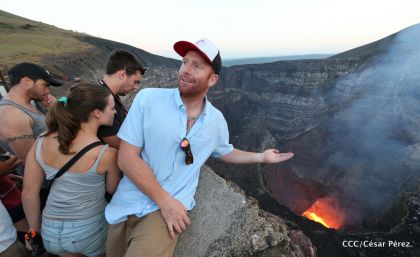 Continúan llegando turistas a observar el lago de lava del Volcán Masaya