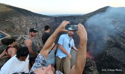 Continúan llegando turistas a observar el lago de lava del Volcán Masaya