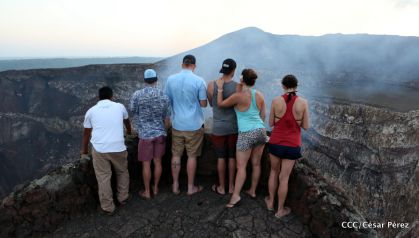 Continúan llegando turistas a observar el lago de lava del Volcán Masaya