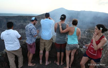 Continúan llegando turistas a observar el lago de lava del Volcán Masaya