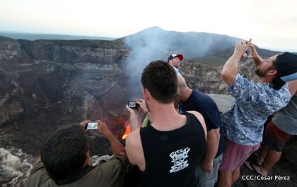 Continúan llegando turistas a observar el lago de lava del Volcán Masaya