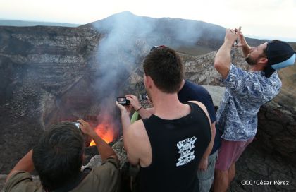 Continúan llegando turistas a observar el lago de lava del Volcán Masaya