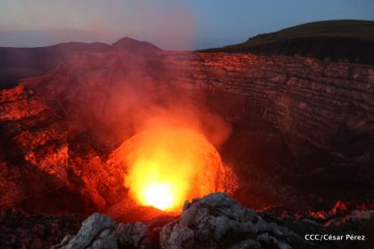 Continúan llegando turistas a observar el lago de lava del Volcán Masaya