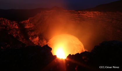 Continúan llegando turistas a observar el lago de lava del Volcán Masaya