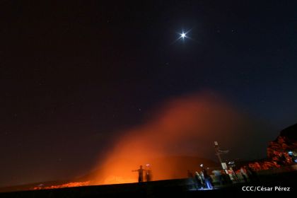 Continúan llegando turistas a observar el lago de lava del Volcán Masaya