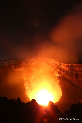 Continúan llegando turistas a observar el lago de lava del Volcán Masaya