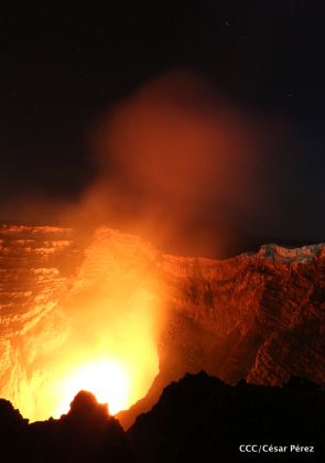 Continúan llegando turistas a observar el lago de lava del Volcán Masaya