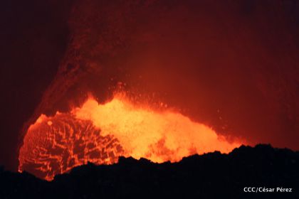 El impresionante lago de lava del Volcán Masaya