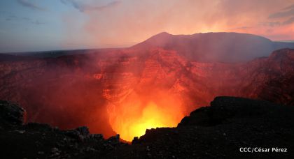 El impresionante lago de lava del Volcán Masaya