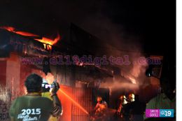 Fuerte incendio deja varias tiendas y tramos quemados en el Mercado Orienta