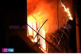 Fuerte incendio deja varias tiendas y tramos quemados en el Mercado Orienta