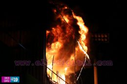 Fuerte incendio deja varias tiendas y tramos quemados en el Mercado Orienta