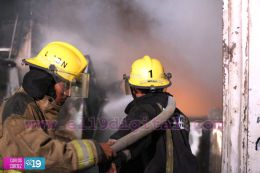 Fuerte incendio deja varias tiendas y tramos quemados en el Mercado Orienta