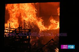 Fuerte incendio deja varias tiendas y tramos quemados en el Mercado Orienta