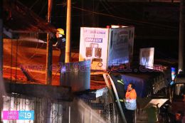 Fuerte incendio deja varias tiendas y tramos quemados en el Mercado Orienta