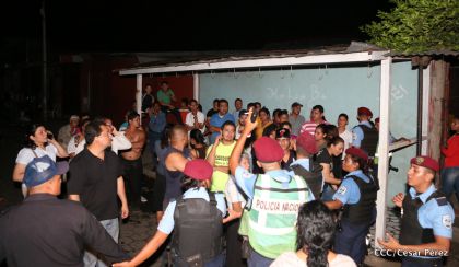 Labores de escombreo tras fuerte incendio en el Mercado Oriental