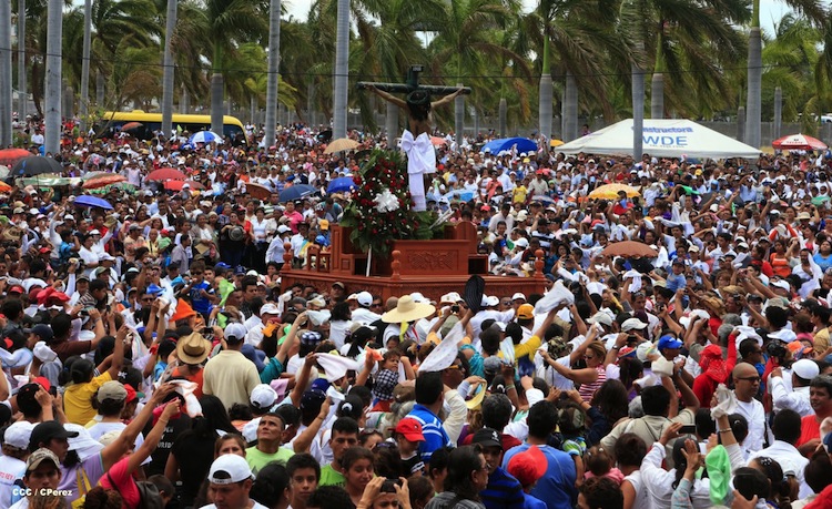 Viacrucis de Viernes Santo en Managua