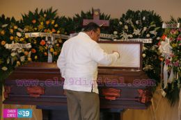 Familiares y amigos dan el último adiós al periodista Marcio Vargas