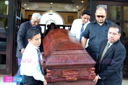 Familiares y amigos dan el último adiós al periodista Marcio Vargas