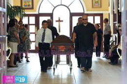 Familiares y amigos dan el último adiós al periodista Marcio Vargas