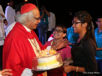 Juventud católica celebra efusivo homenaje al Cardenal Brenes
