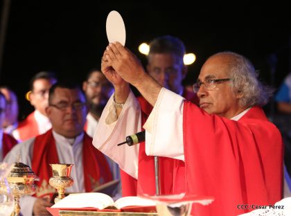Juventud católica celebra efusivo homenaje al Cardenal Brenes