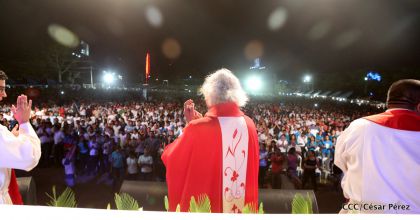 Juventud católica celebra efusivo homenaje al Cardenal Brenes