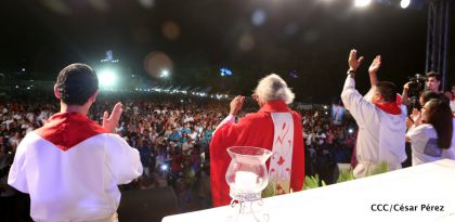 Juventud católica celebra efusivo homenaje al Cardenal Brenes