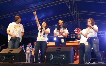 Juventud católica celebra efusivo homenaje al Cardenal Brenes