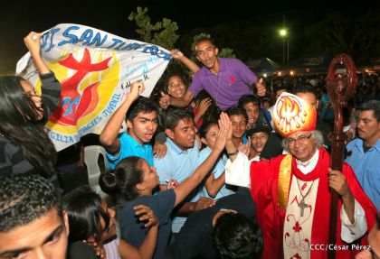 Juventud católica celebra efusivo homenaje al Cardenal Brenes