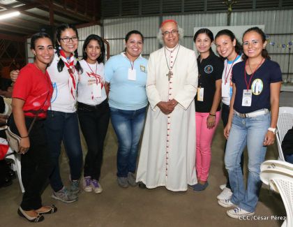 Juventud católica celebra efusivo homenaje al Cardenal Brenes