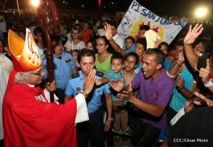 Juventud católica celebra efusivo homenaje al Cardenal Brenes