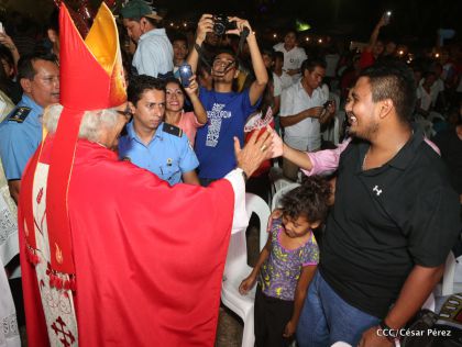 Juventud católica celebra efusivo homenaje al Cardenal Brenes
