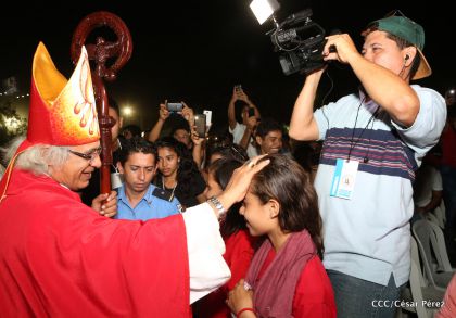 Juventud católica celebra efusivo homenaje al Cardenal Brenes