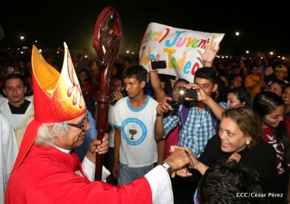 Juventud católica celebra efusivo homenaje al Cardenal Brenes