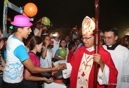 Juventud católica celebra efusivo homenaje al Cardenal Brenes
