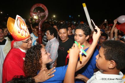 Juventud católica celebra efusivo homenaje al Cardenal Brenes