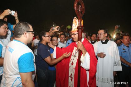 Juventud católica celebra efusivo homenaje al Cardenal Brenes