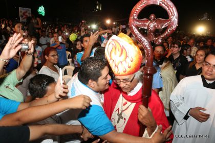 Juventud católica celebra efusivo homenaje al Cardenal Brenes