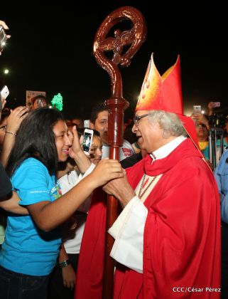 Juventud católica celebra efusivo homenaje al Cardenal Brenes