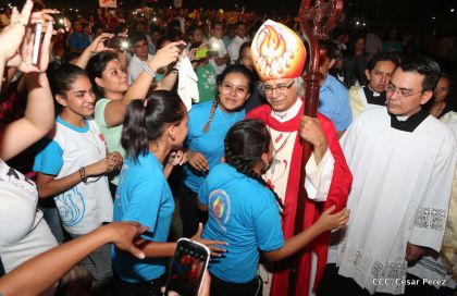 Juventud católica celebra efusivo homenaje al Cardenal Brenes
