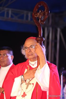 Juventud católica celebra efusivo homenaje al Cardenal Brenes