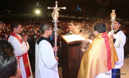 Juventud católica celebra efusivo homenaje al Cardenal Brenes