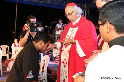 Juventud católica celebra efusivo homenaje al Cardenal Brenes