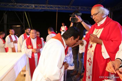 Juventud católica celebra efusivo homenaje al Cardenal Brenes