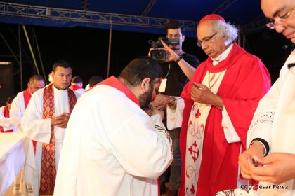 Juventud católica celebra efusivo homenaje al Cardenal Brenes