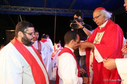 Juventud católica celebra efusivo homenaje al Cardenal Brenes